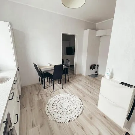 Cozy With Good Location. 아파트
