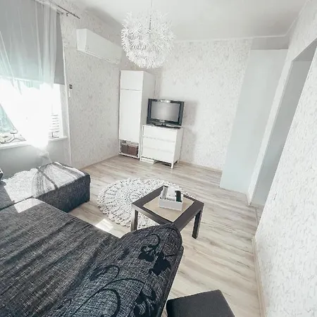 아파트 Cozy With Good Location. 페르누